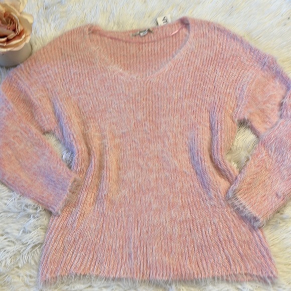 NEW Urban Outfitters Priscilla Pink Fuzzy V Beck pullover sweater women size S - Picture 6 of 9